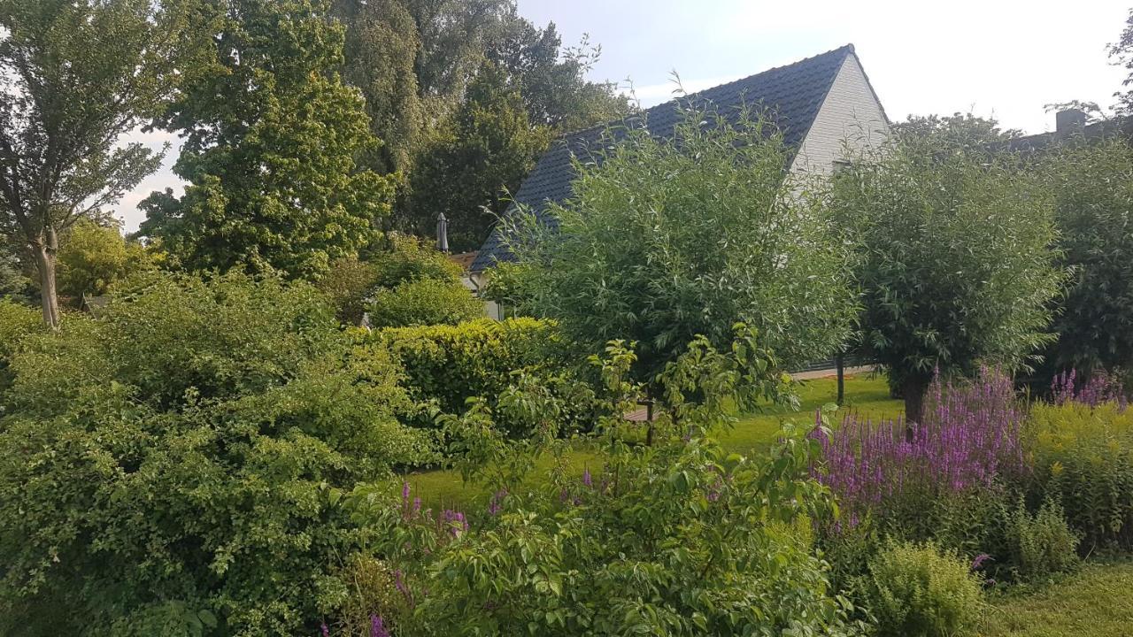 Zonnig Appartement Maasbommel. Kültér fotó