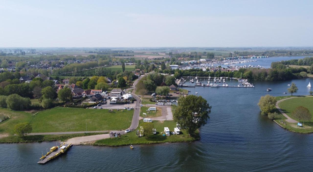 Zonnig Appartement Maasbommel. Kültér fotó