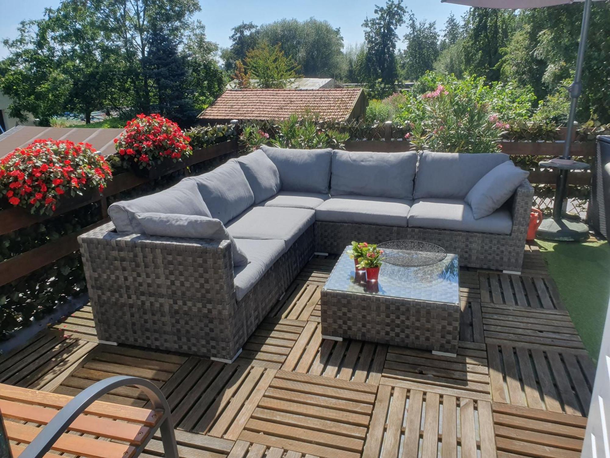Zonnig Appartement Maasbommel. Kültér fotó